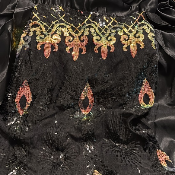 Giffniseti Sequin Gown - Picture 11 of 11